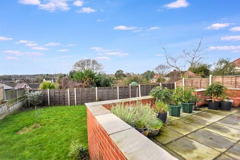 3 bedroom detached bungalow to rent, Spixworth