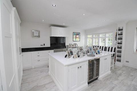 4 bedroom detached house for sale, The Heights, Danbury