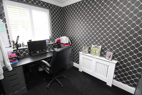4 bedroom detached house for sale, The Heights, Danbury