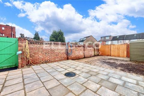 4 bedroom end of terrace house to rent, Ruislip Road, Greenford, UB6