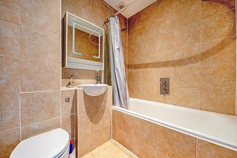 2 bedroom flat to rent, Egerton Gardens, London SW3