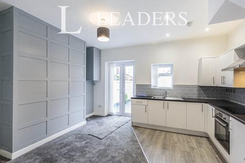 3 bedroom terraced house to rent, Gordon Road, FY7