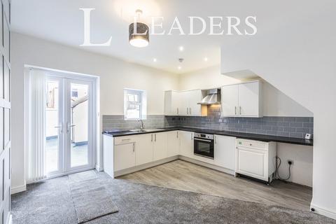 3 bedroom terraced house to rent, Gordon Road, FY7
