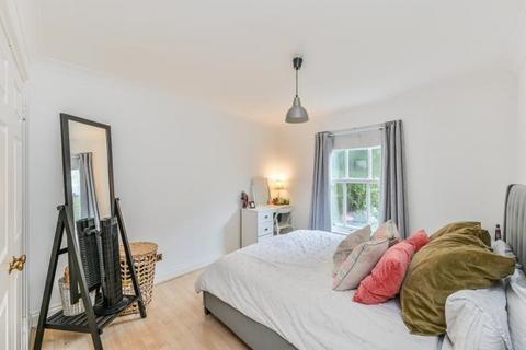 1 bedroom flat for sale, Bryher Court, Sancroft Street, London, SE11