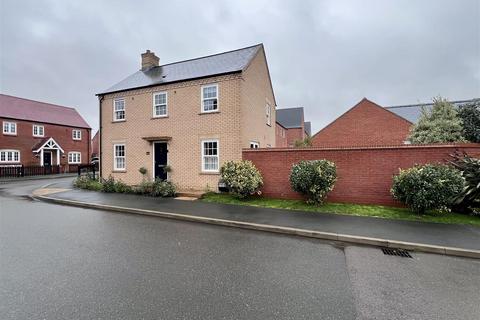 3 bedroom detached house for sale, Beverley Way, Towcester