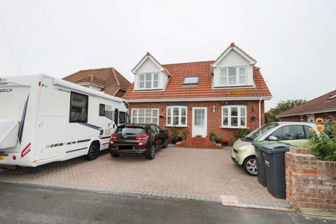 4 bedroom detached house for sale - Sandy Point Road, Hayling Island
