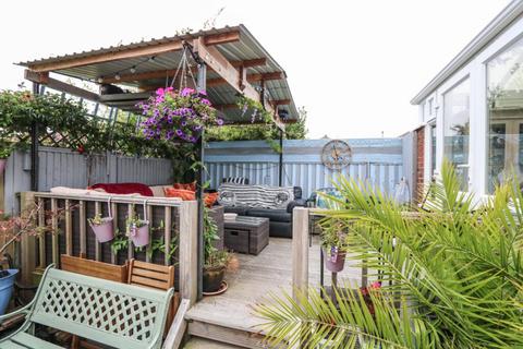 4 bedroom detached house for sale, Sandy Point Road, Hayling Island