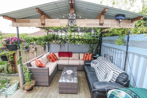 4 bedroom detached house for sale, Sandy Point Road, Hayling Island