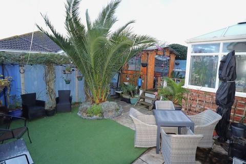 4 bedroom detached house for sale, Sandy Point Road, Hayling Island