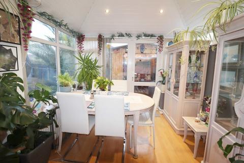 4 bedroom detached house for sale, Sandy Point Road, Hayling Island