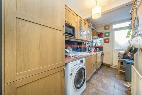 1 bedroom flat for sale, Woodstock Road, London N4