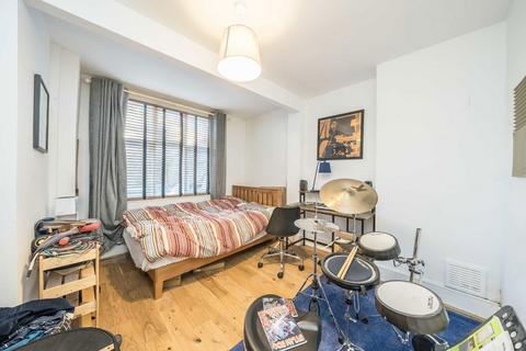 1 bedroom flat for sale, Woodstock Road, London N4