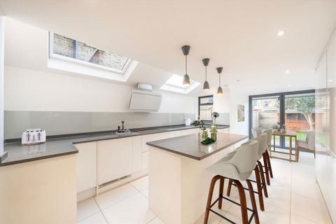 3 bedroom terraced house for sale, Cowper Road, London SW19