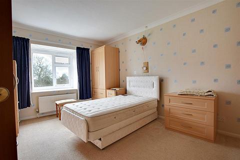 2 bedroom retirement property for sale, St. Marks Close, Bexhill-On-Sea