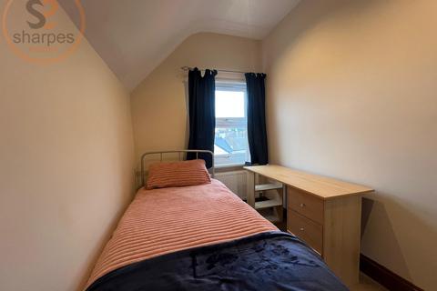 1 bedroom in a house share to rent, Single room Robinson Road, London