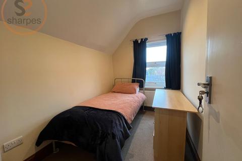 1 bedroom in a house share to rent, Single room Robinson Road, London