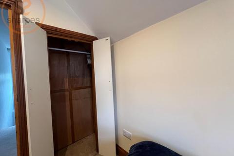 1 bedroom in a house share to rent, Single room Robinson Road, London