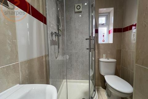 1 bedroom in a house share to rent, Single room Robinson Road, London