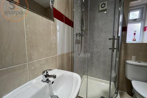 1 bedroom in a house share to rent, Single room Robinson Road, London