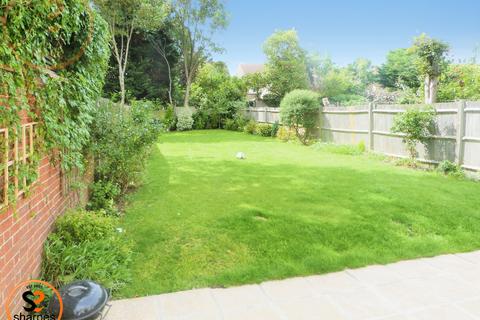 1 bedroom in a house share to rent, Single room Robinson Road, London