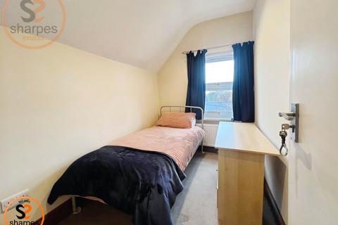 1 bedroom in a house share to rent, Single room Robinson Road, London