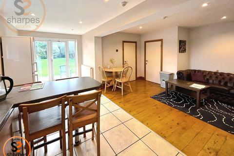 1 bedroom in a house share to rent, Single room Robinson Road, London