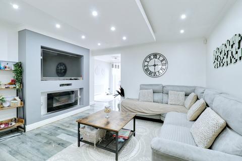 3 bedroom terraced house for sale, The Glen, Rainham RM13