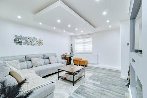 3 bedroom terraced house for sale, The Glen, Rainham RM13