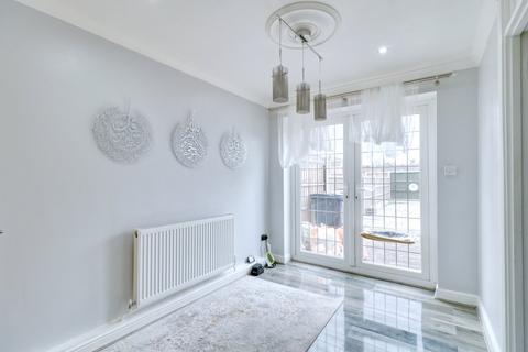 3 bedroom terraced house for sale, The Glen, Rainham RM13