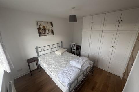 4 bedroom detached house to rent, Croydon CR8