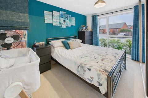 2 bedroom ground floor flat for sale, Louisburg Avenue, Bordon, Hampshire, GU35