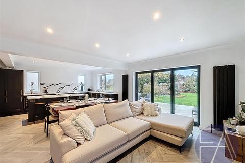 4 bedroom detached house to rent, Dunster Road, Southport PR8