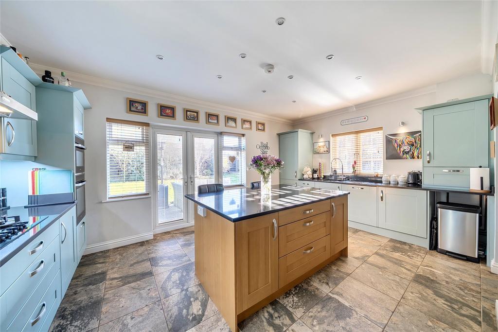 Kitchen/Breakfast Rm