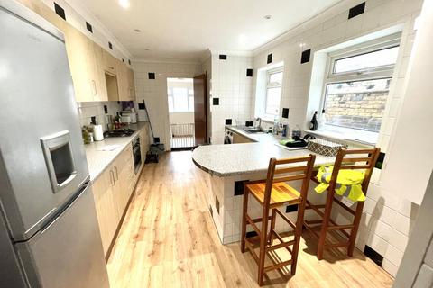 4 bedroom terraced house to rent, Dumpton Park Drive, Ramsgate, Kent, CT11