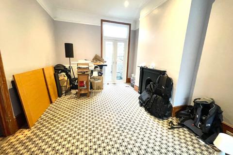4 bedroom terraced house to rent, Dumpton Park Drive, Ramsgate, Kent, CT11