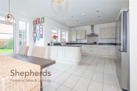 5 bedroom detached house for sale, Manor House Gardens, Broxbourne EN10