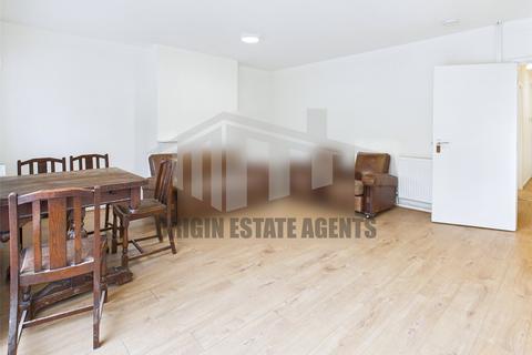 3 bedroom terraced house to rent, Hodnet Grove, Birmingham B5