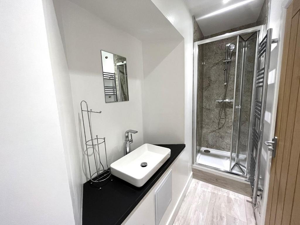 Shower Room.JPG