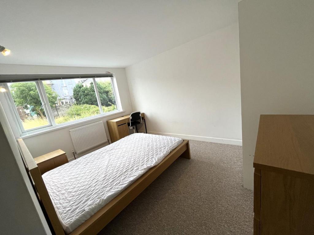 Bedroom 1.JPG