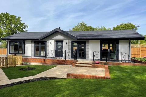 2 bedroom park home for sale, Lone Pine Drive, Ferndown, BH22