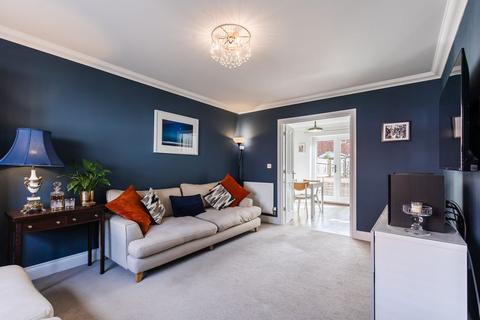 undefined, Elegant Family Home Close to Greshams, Holt