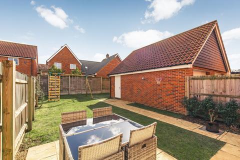 undefined, Modern Family Home Close to Greshams, Holt
