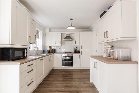 undefined, Elegant Family Home Close to Greshams, Holt