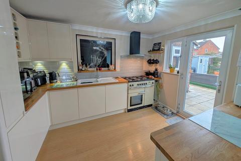 4 bedroom semi-detached house for sale, Draper Road, Bournemouth BH11