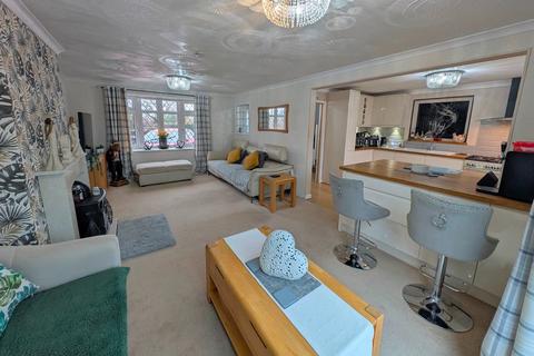 4 bedroom semi-detached house for sale, Draper Road, Bournemouth BH11