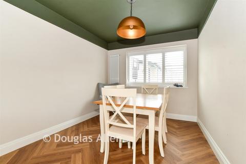 3 bedroom terraced house for sale, Deere Avenue, Rainham, Essex