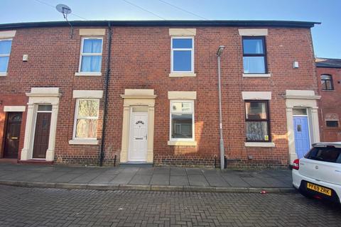2 bedroom house to rent, Derwentwater Place, Preston PR1