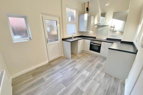 2 bedroom house to rent, Derwentwater Place, Preston PR1