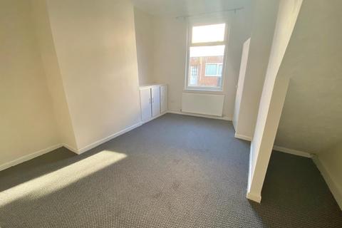 2 bedroom house to rent, Derwentwater Place, Preston PR1