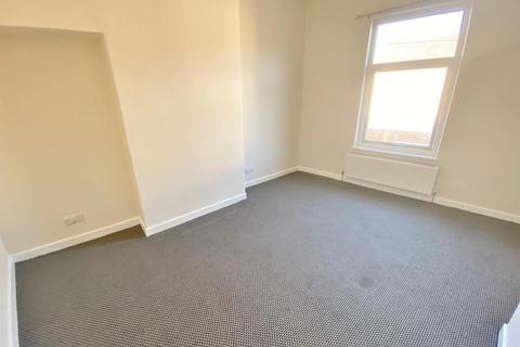 2 bedroom house to rent, Derwentwater Place, Preston PR1